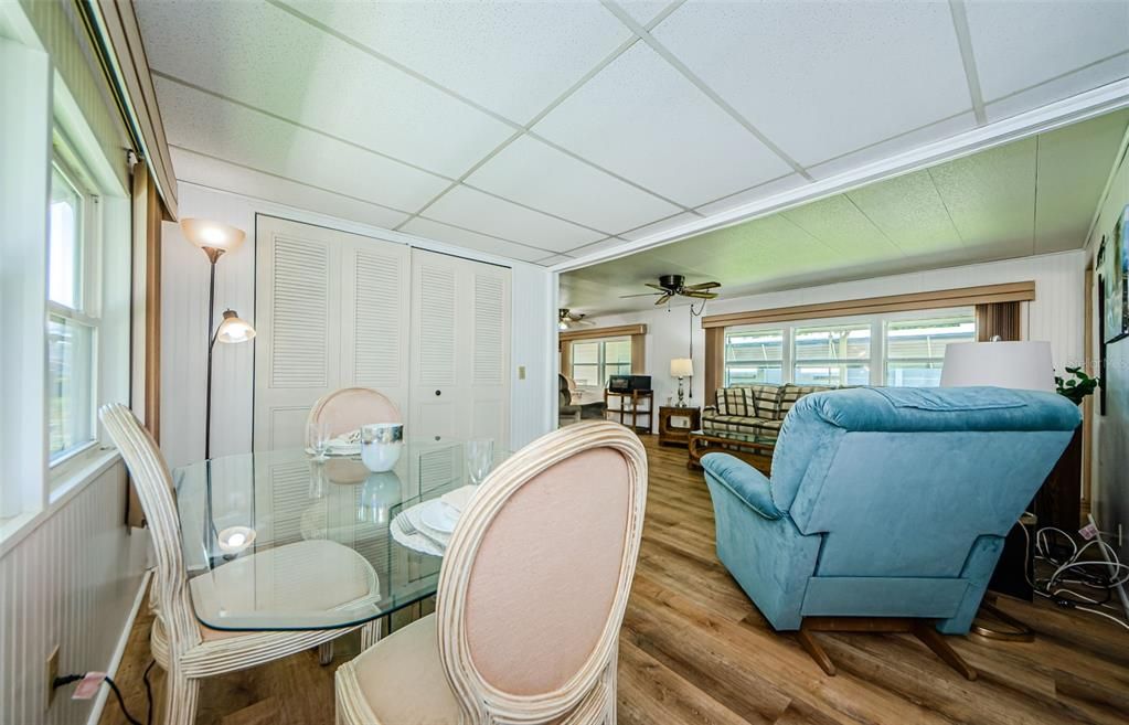 合同活跃: $99,900 (2 贝兹, 2 浴室, 850 平方英尺)