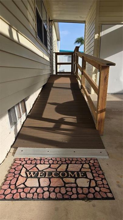 合同活跃: $99,900 (2 贝兹, 2 浴室, 850 平方英尺)