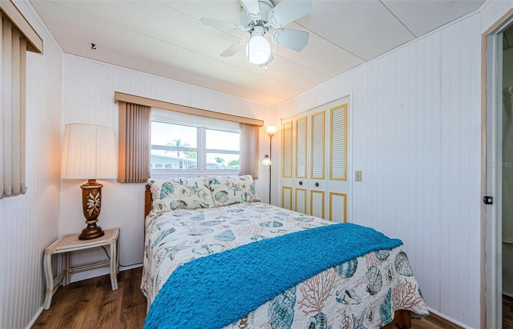 合同活跃: $99,900 (2 贝兹, 2 浴室, 850 平方英尺)