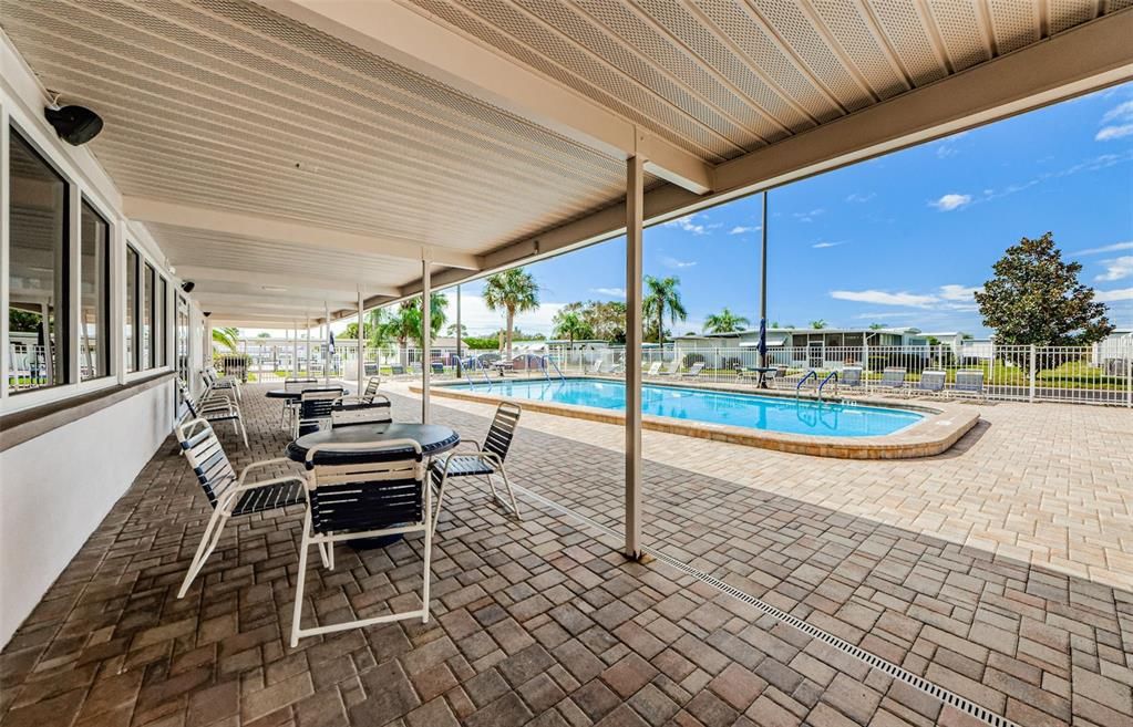 合同活跃: $99,900 (2 贝兹, 2 浴室, 850 平方英尺)