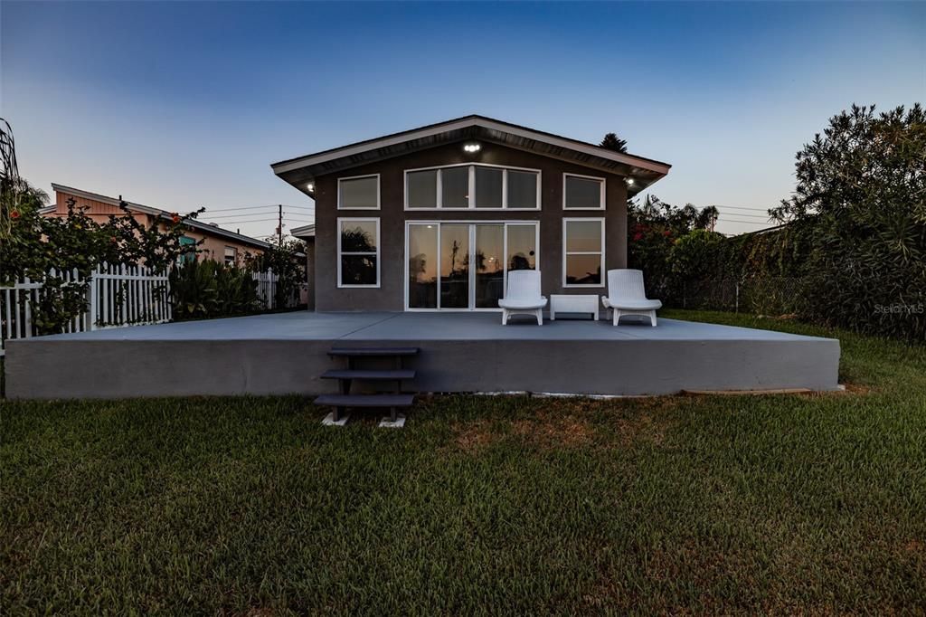 For Rent: $2,850 (2 beds, 2 baths, 1216 Square Feet)