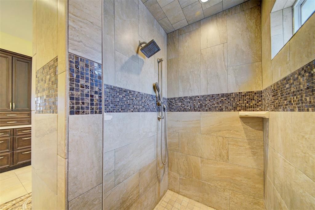 En Venta: $765,900 (4 camas, 3 baños, 3222 Pies cuadrados)