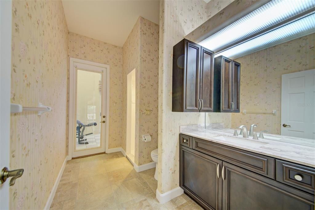 En Venta: $765,900 (4 camas, 3 baños, 3222 Pies cuadrados)