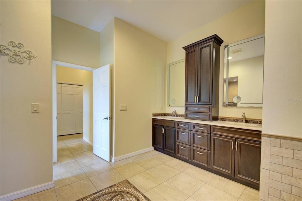 En Venta: $765,900 (4 camas, 3 baños, 3222 Pies cuadrados)