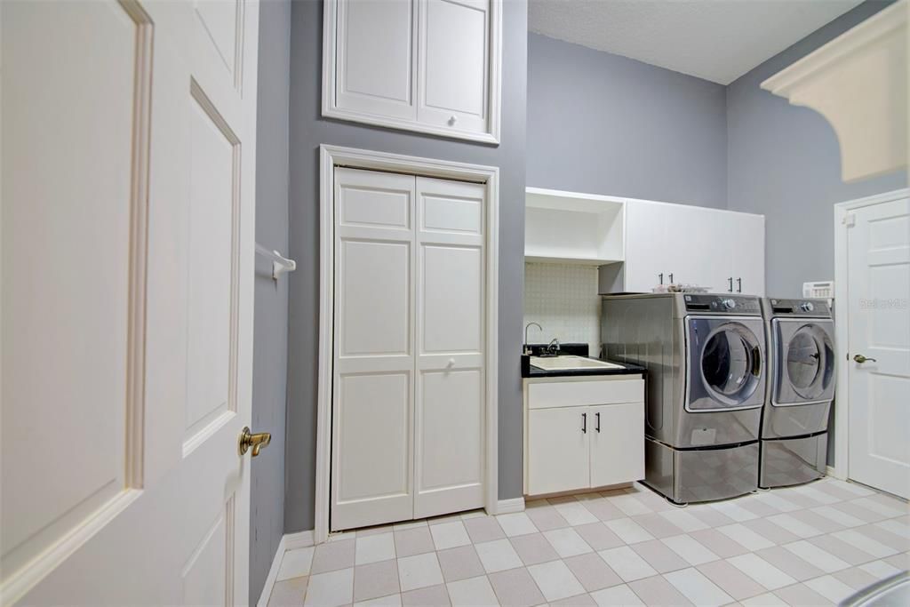 En Venta: $765,900 (4 camas, 3 baños, 3222 Pies cuadrados)