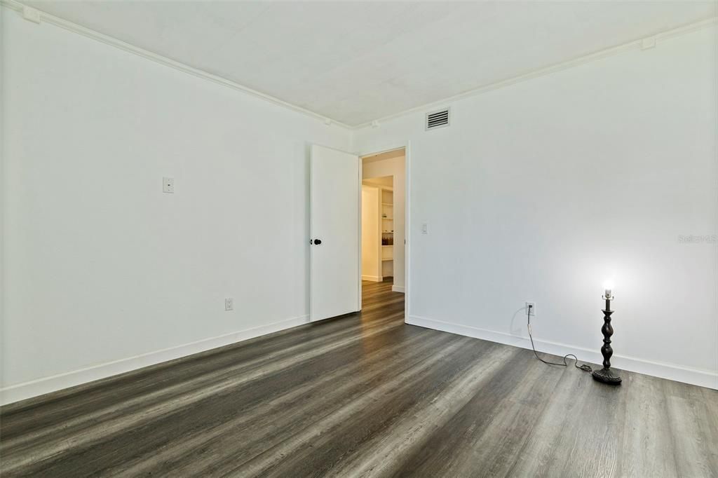 Active With Contract: $196,000 (2 beds, 2 baths, 904 Square Feet)