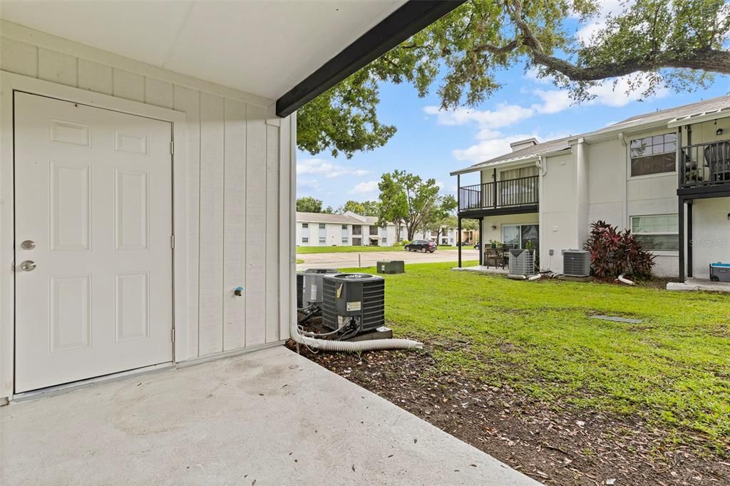 Active With Contract: $196,000 (2 beds, 2 baths, 904 Square Feet)