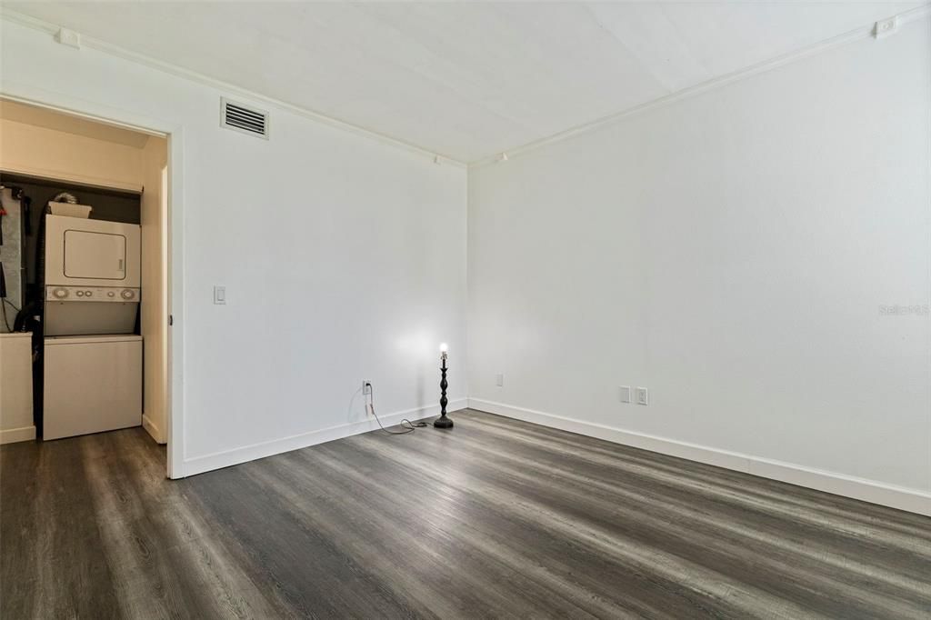 Active With Contract: $196,000 (2 beds, 2 baths, 904 Square Feet)