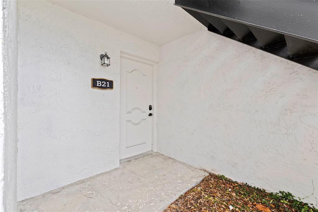 Active With Contract: $196,000 (2 beds, 2 baths, 904 Square Feet)