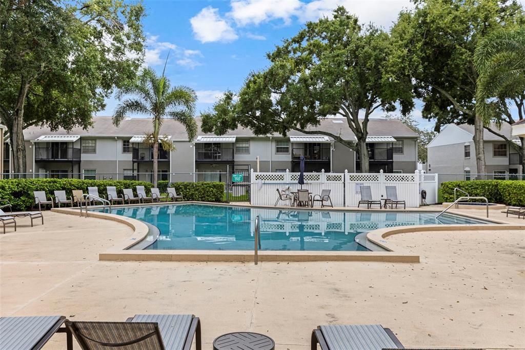 Active With Contract: $196,000 (2 beds, 2 baths, 904 Square Feet)