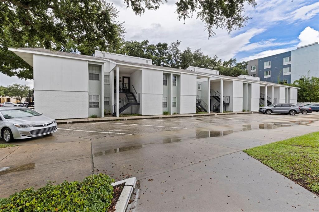 Active With Contract: $196,000 (2 beds, 2 baths, 904 Square Feet)