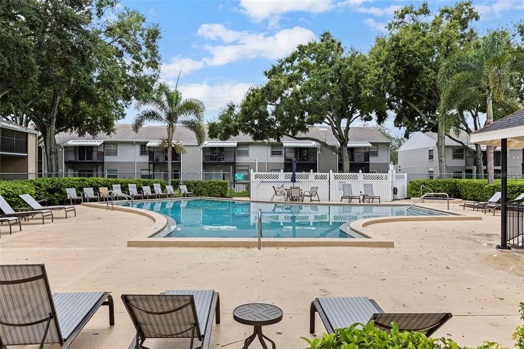 Active With Contract: $196,000 (2 beds, 2 baths, 904 Square Feet)