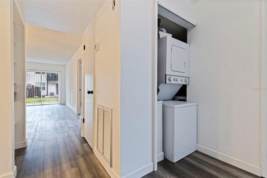 Active With Contract: $196,000 (2 beds, 2 baths, 904 Square Feet)