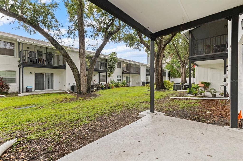 Active With Contract: $196,000 (2 beds, 2 baths, 904 Square Feet)