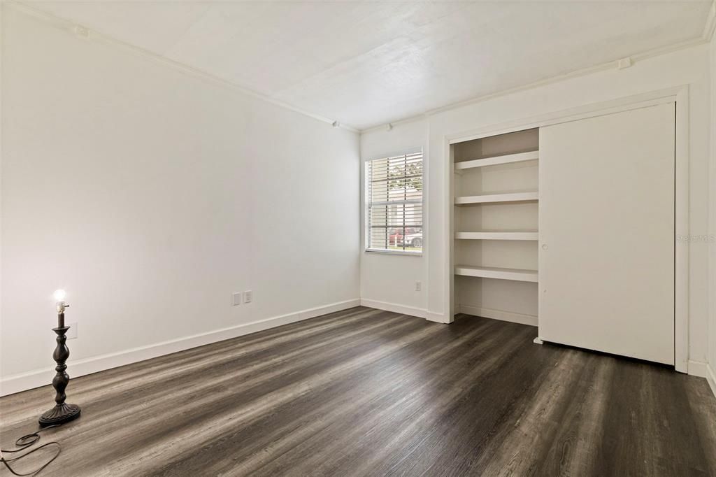 Active With Contract: $196,000 (2 beds, 2 baths, 904 Square Feet)