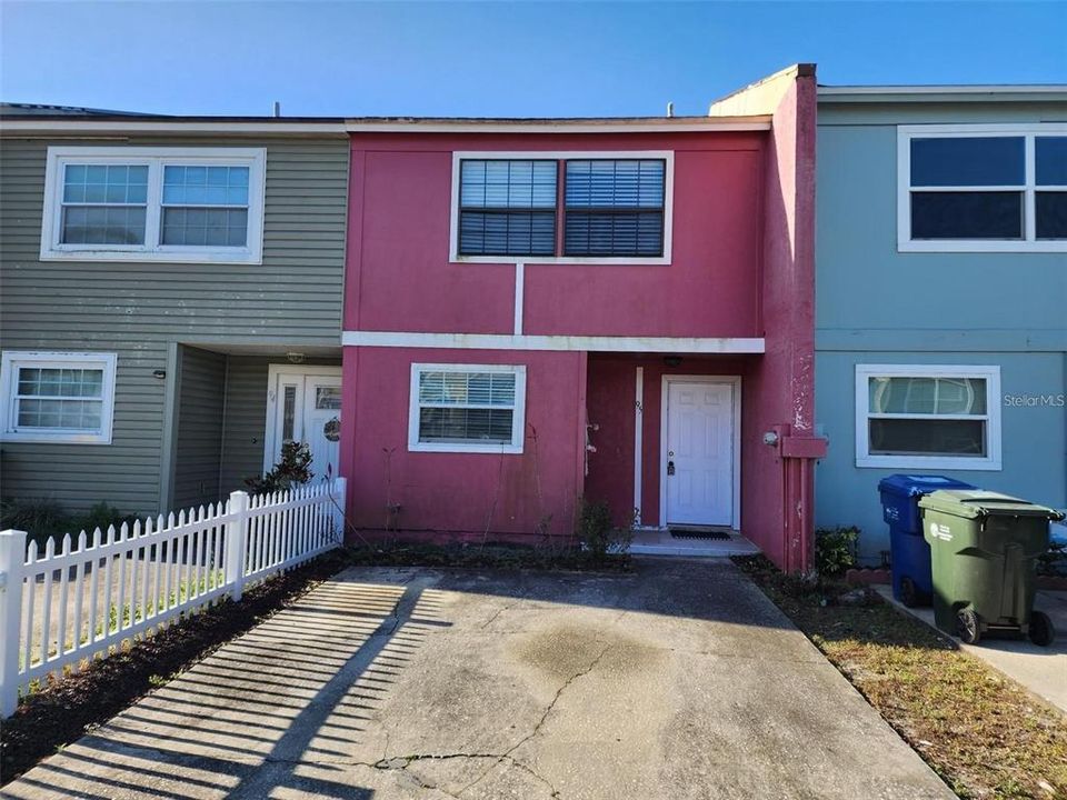 Recently Sold: $239,000 (2 beds, 1 baths, 1048 Square Feet)