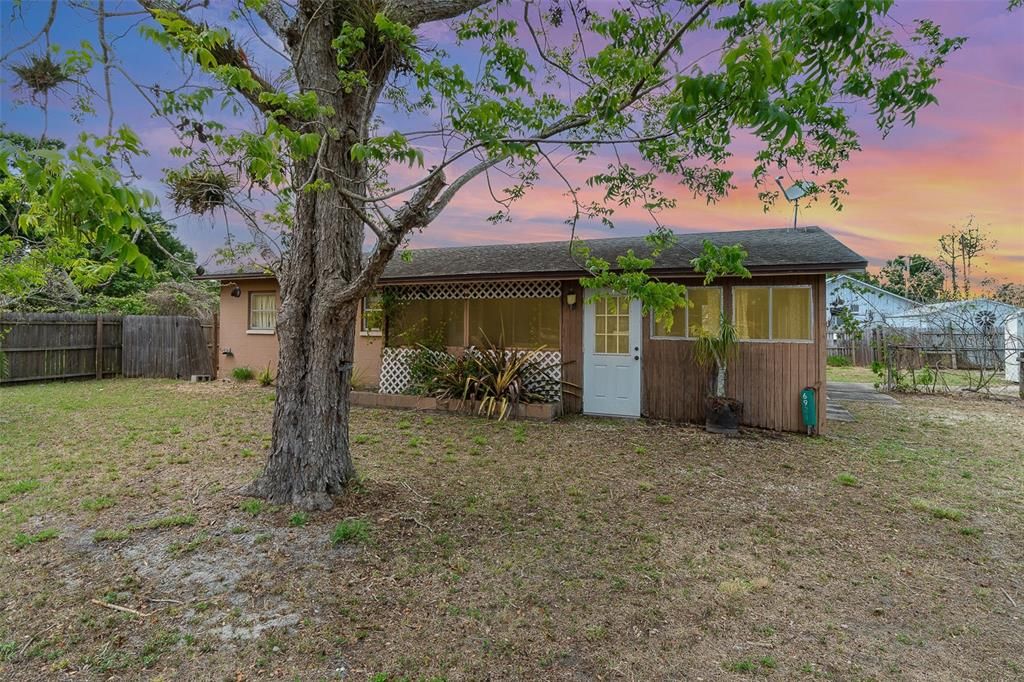 Front of 6921 Bayshore Rd