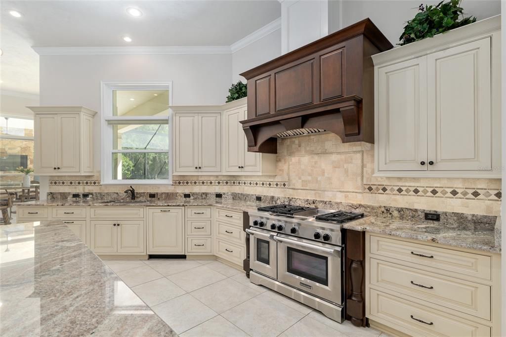 For Sale: $3,690,000 (5 beds, 5 baths, 6871 Square Feet)