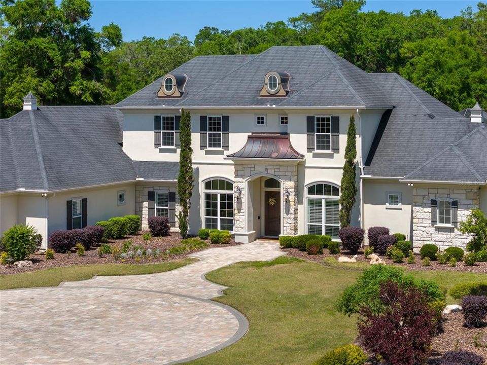 For Sale: $3,690,000 (5 beds, 5 baths, 6871 Square Feet)