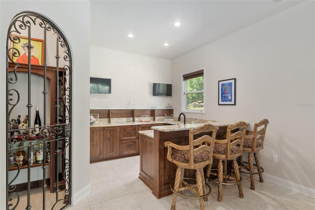 For Sale: $3,690,000 (5 beds, 5 baths, 6871 Square Feet)