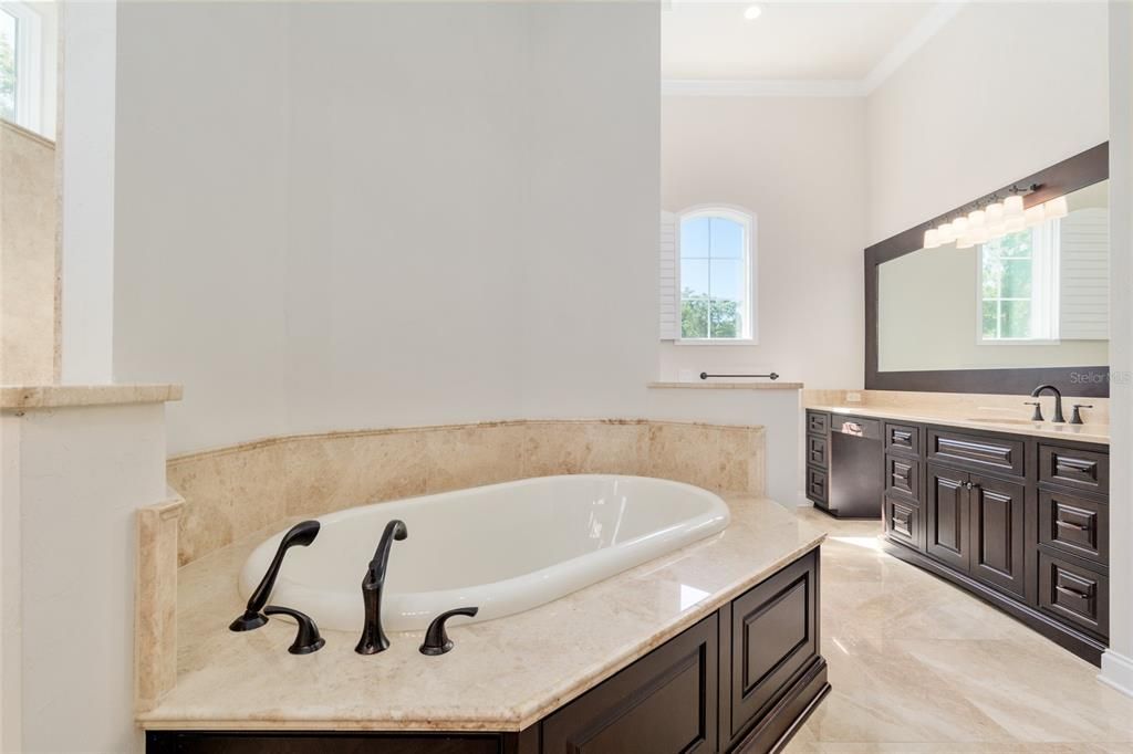 For Sale: $3,690,000 (5 beds, 5 baths, 6871 Square Feet)
