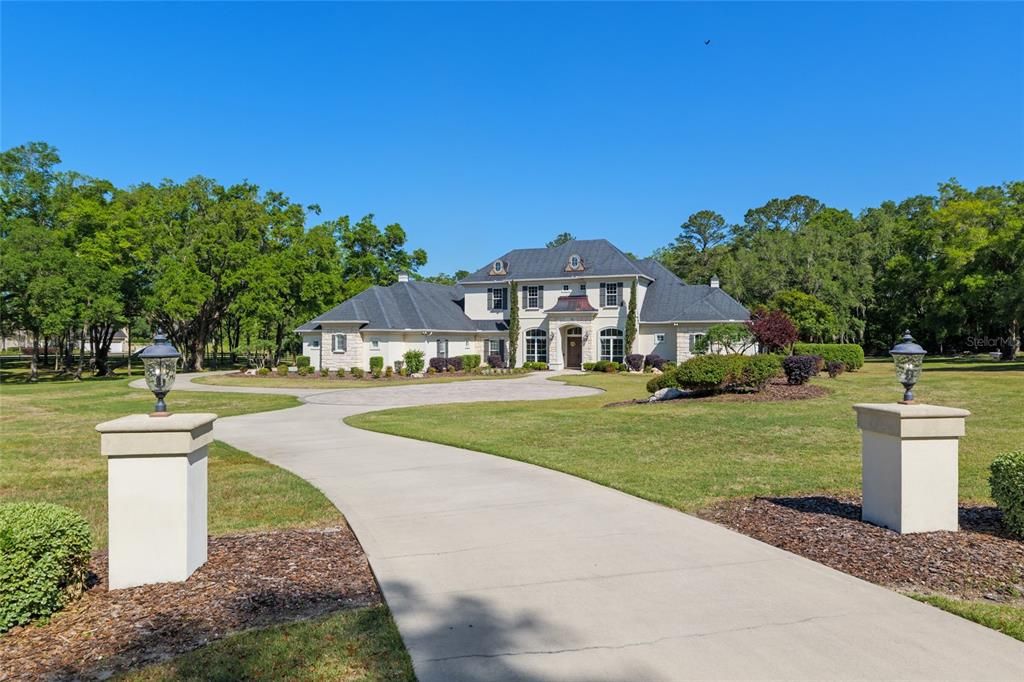 For Sale: $3,690,000 (5 beds, 5 baths, 6871 Square Feet)