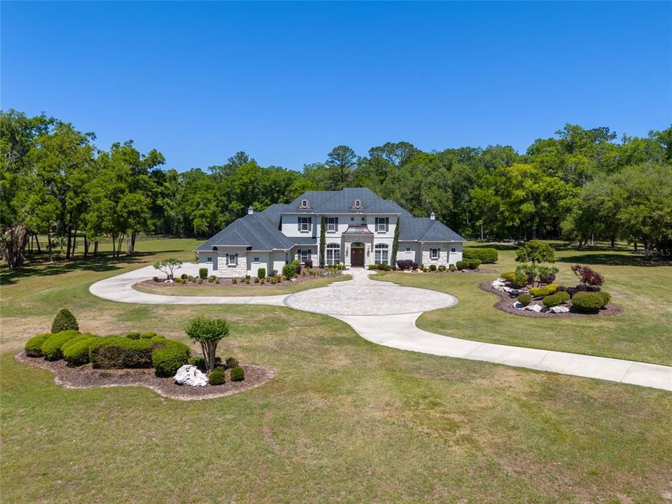 For Sale: $3,690,000 (5 beds, 5 baths, 6871 Square Feet)