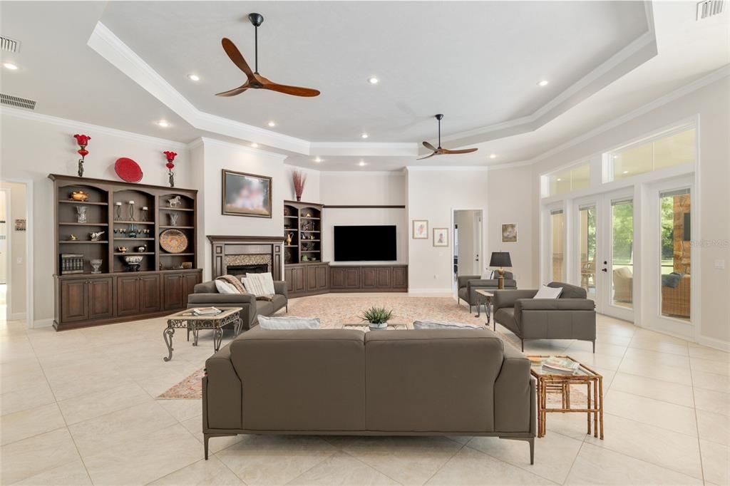 For Sale: $3,690,000 (5 beds, 5 baths, 6871 Square Feet)