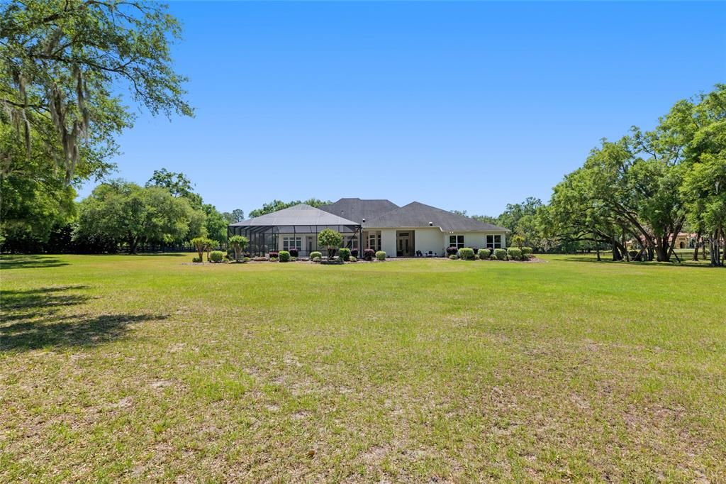 For Sale: $3,690,000 (5 beds, 5 baths, 6871 Square Feet)