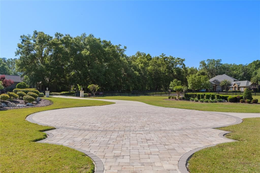 For Sale: $3,690,000 (5 beds, 5 baths, 6871 Square Feet)