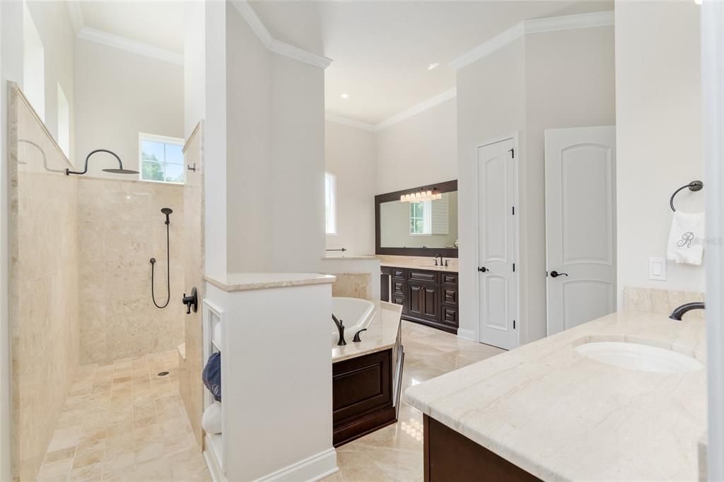For Sale: $3,690,000 (5 beds, 5 baths, 6871 Square Feet)