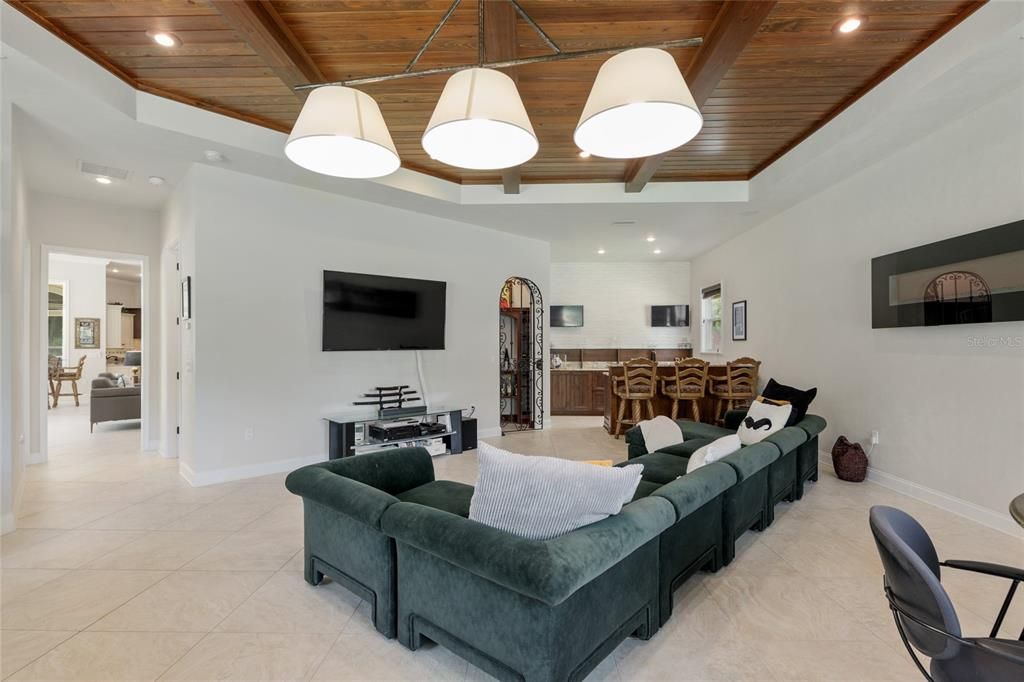 For Sale: $3,690,000 (5 beds, 5 baths, 6871 Square Feet)
