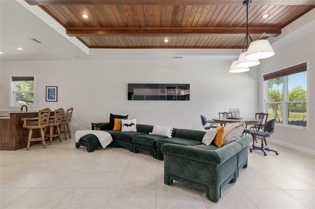 For Sale: $3,690,000 (5 beds, 5 baths, 6871 Square Feet)