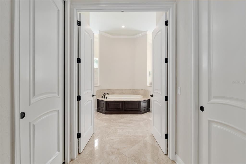 For Sale: $3,690,000 (5 beds, 5 baths, 6871 Square Feet)