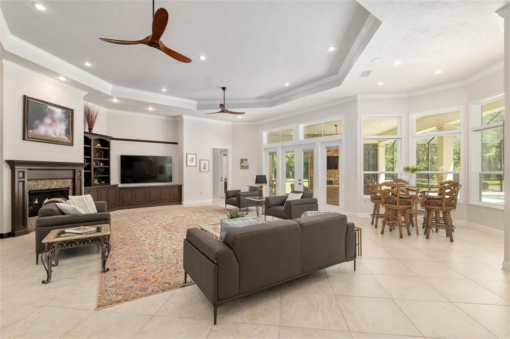 For Sale: $3,690,000 (5 beds, 5 baths, 6871 Square Feet)