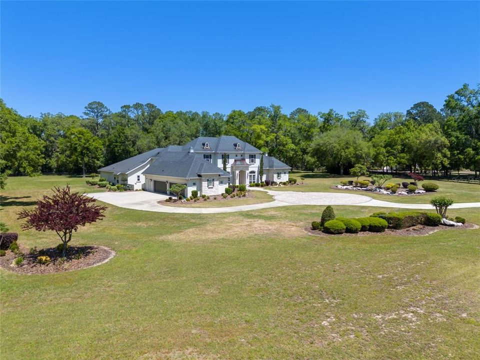 For Sale: $3,690,000 (5 beds, 5 baths, 6871 Square Feet)