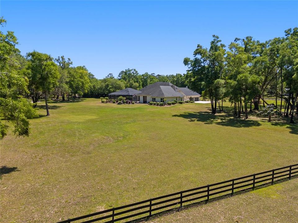 For Sale: $3,690,000 (5 beds, 5 baths, 6871 Square Feet)