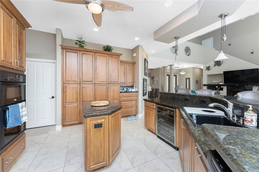 На продажу: $1,750,000 (3 спален, 3 ванн, 2846 Квадратных фут)