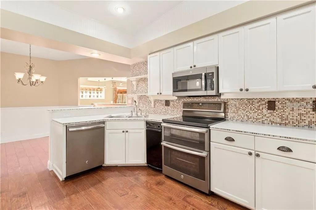 Active With Contract: $724,000 (5 beds, 2 baths, 3089 Square Feet)