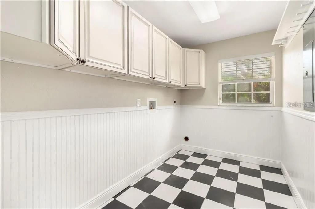 Active With Contract: $724,000 (5 beds, 2 baths, 3089 Square Feet)