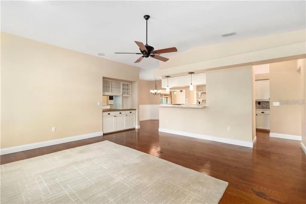 Active With Contract: $724,000 (5 beds, 2 baths, 3089 Square Feet)