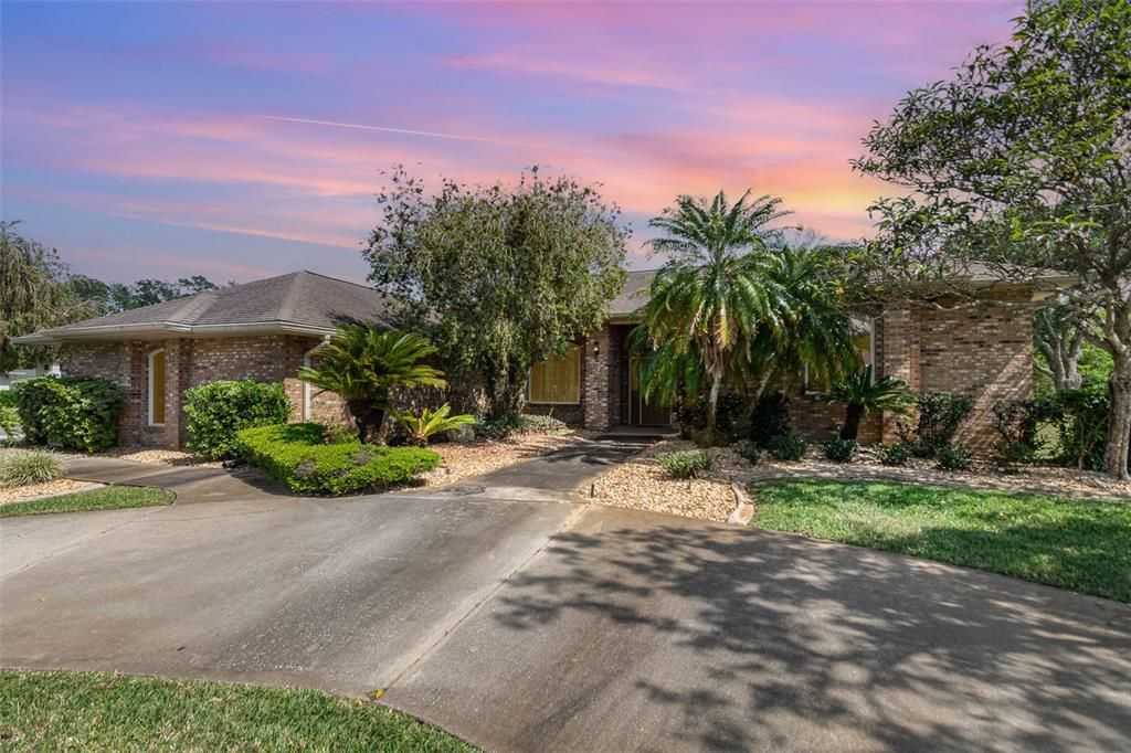 合同活跃: $499,000 (3 贝兹, 2 浴室, 2424 平方英尺)