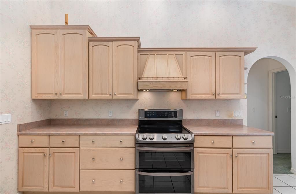 合同活跃: $499,000 (3 贝兹, 2 浴室, 2424 平方英尺)