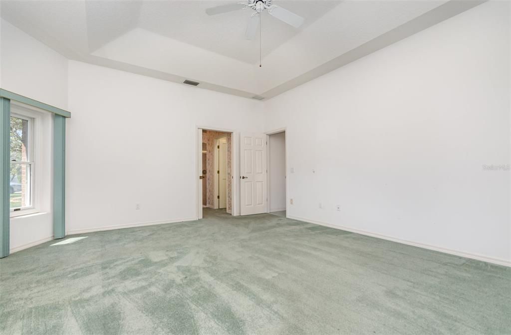 合同活跃: $499,000 (3 贝兹, 2 浴室, 2424 平方英尺)