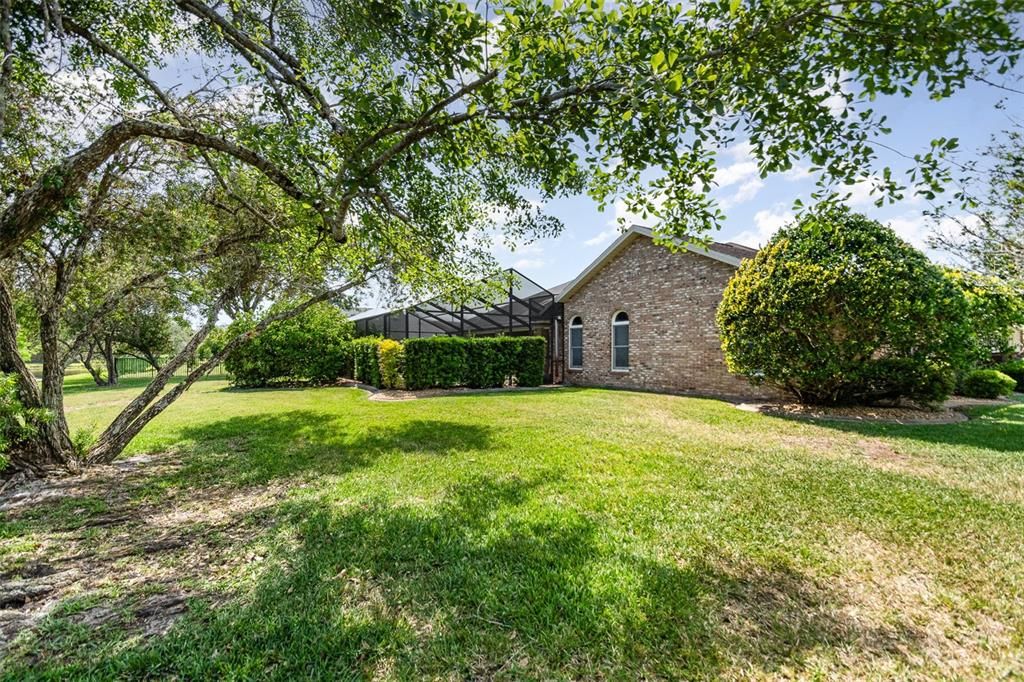 合同活跃: $499,000 (3 贝兹, 2 浴室, 2424 平方英尺)