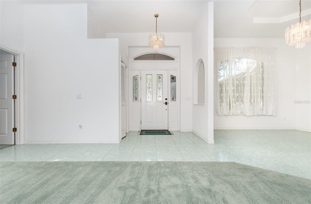 合同活跃: $499,000 (3 贝兹, 2 浴室, 2424 平方英尺)