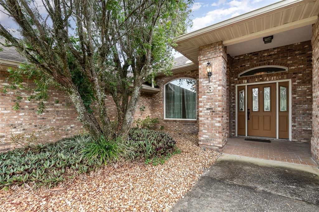 合同活跃: $499,000 (3 贝兹, 2 浴室, 2424 平方英尺)