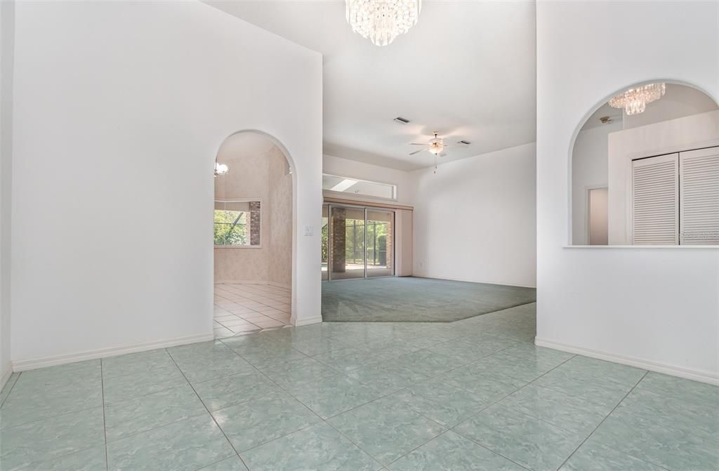 合同活跃: $499,000 (3 贝兹, 2 浴室, 2424 平方英尺)