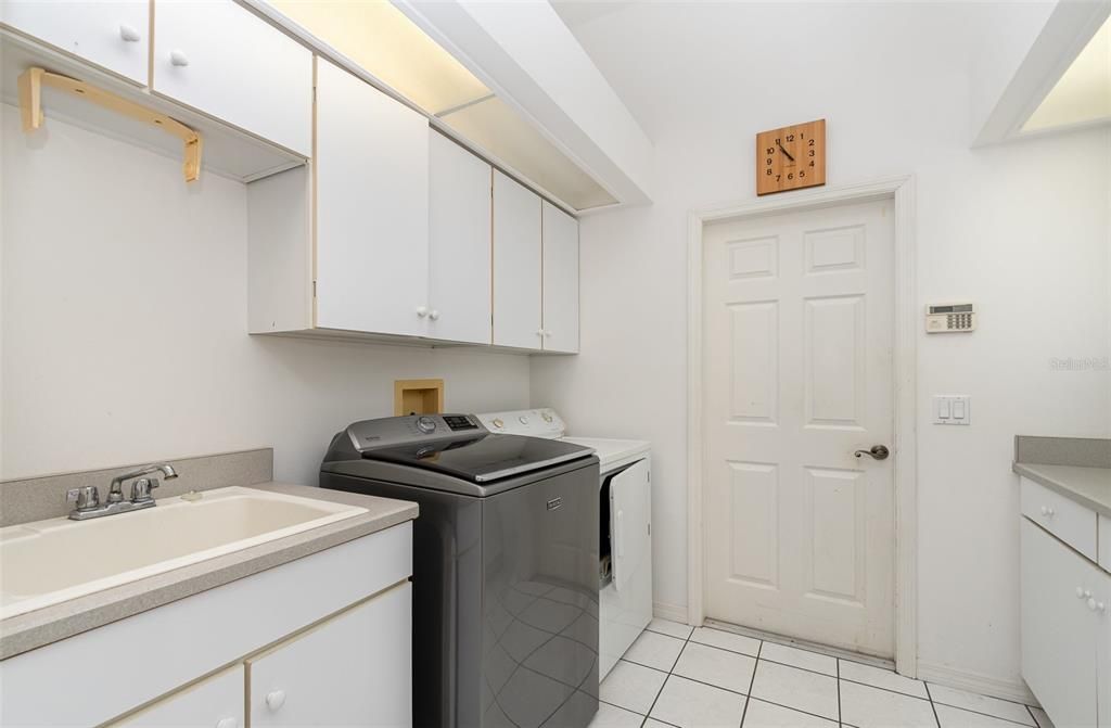 合同活跃: $499,000 (3 贝兹, 2 浴室, 2424 平方英尺)