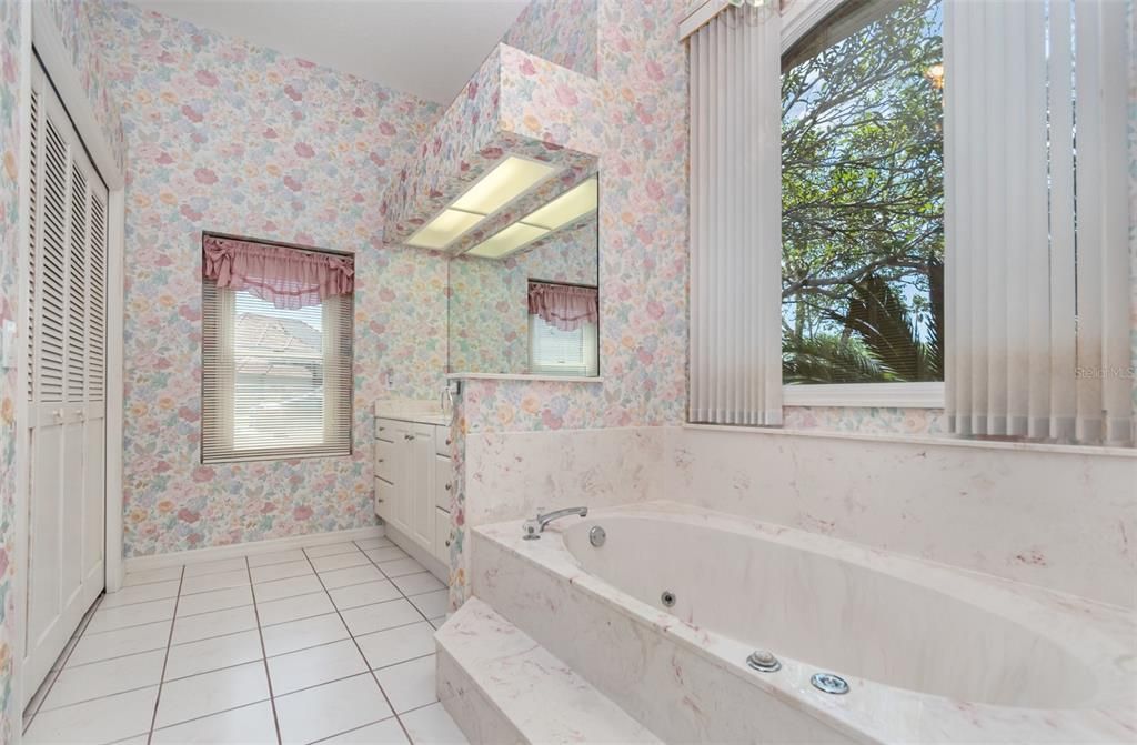 合同活跃: $499,000 (3 贝兹, 2 浴室, 2424 平方英尺)